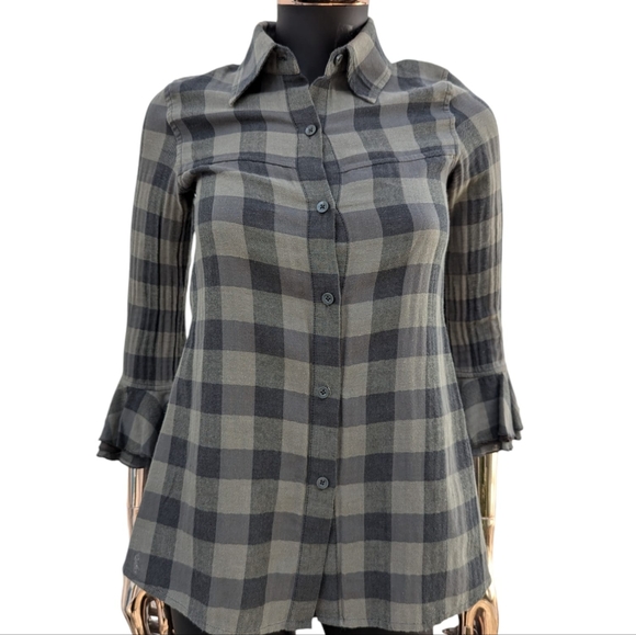 Alice + Olivia Tops - ⭐ Alice + Olivia Plaid Checkered top with bell flared sassy quarter sleeves